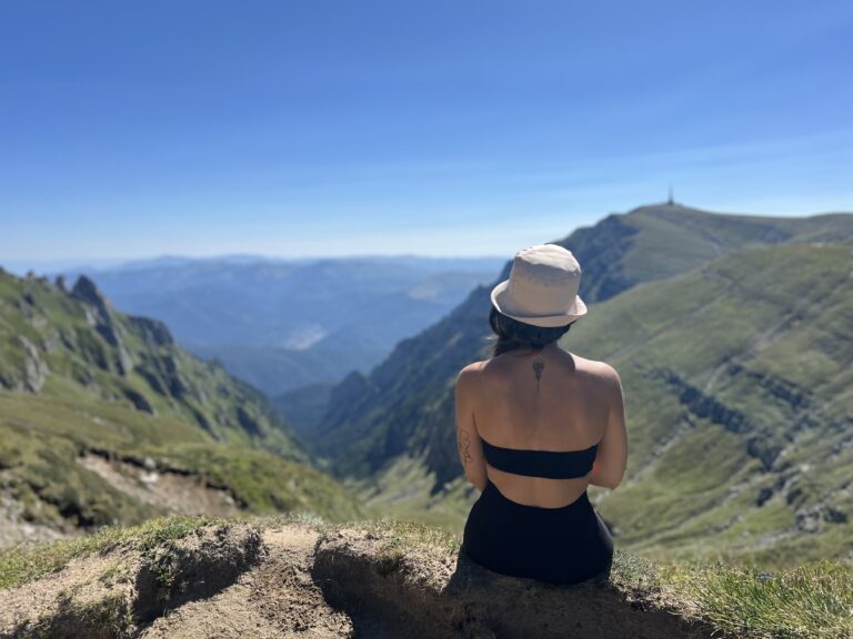 O zi de traseu montan: De la Telecabina Peștera Ialomiței la Vârful Omu, prin Babele